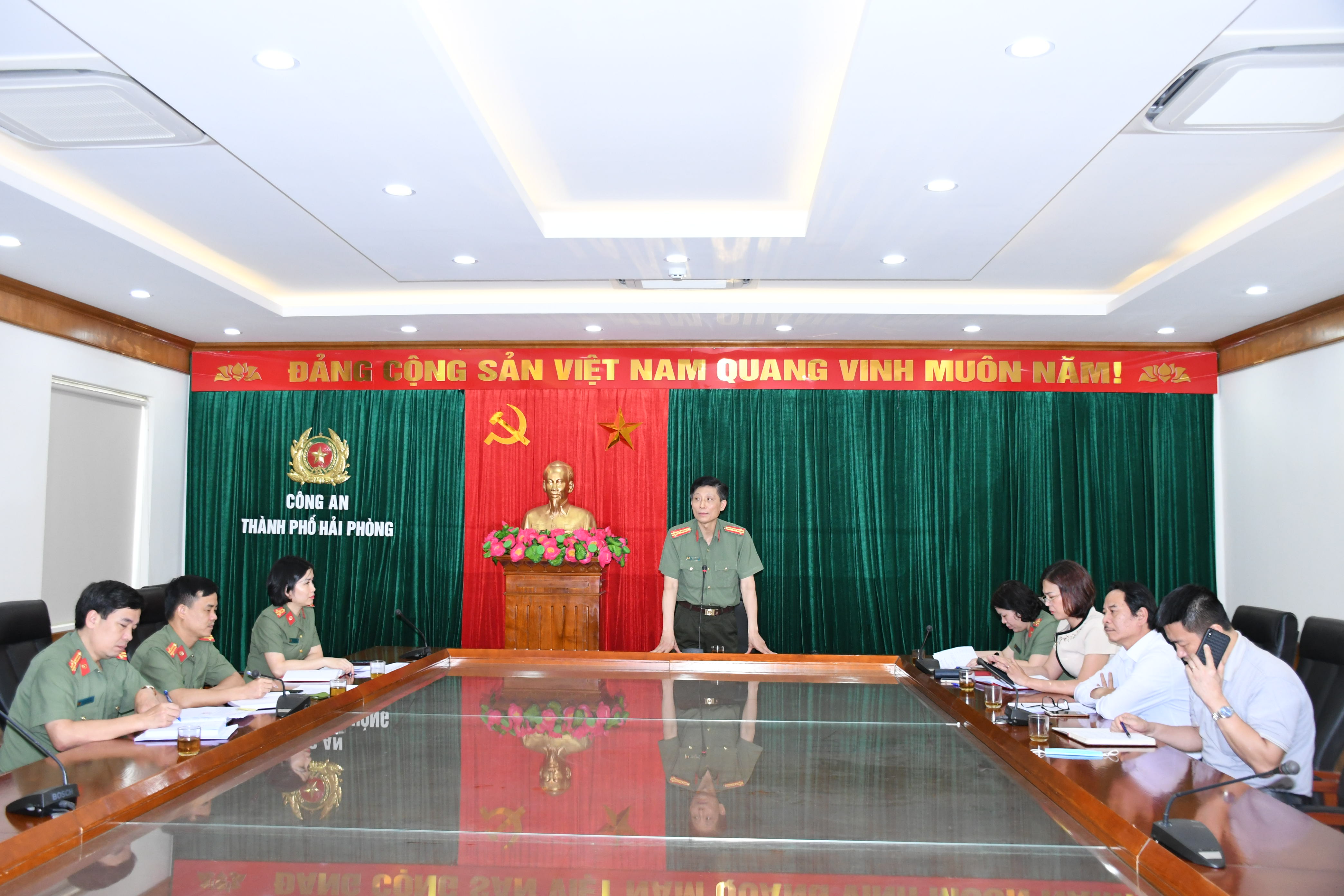 Ban giám khảo lựa chọn 11 tác phẩm chung kết Cuộc thi và trại sáng tác văn học về đề tài 